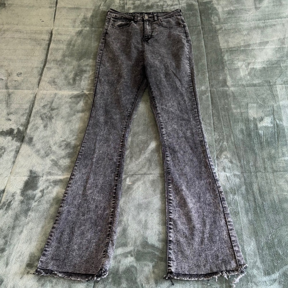 PrettyLittleThing Grey Acid Wash High Waisted Flare Jeans Raw Hem Size 6 Grunge